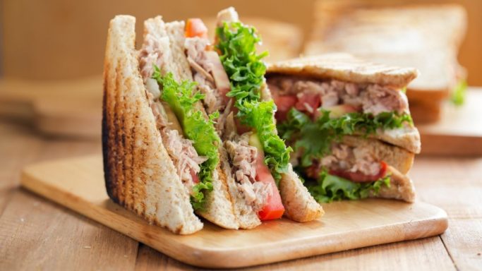 SANDWICH ATUN Y MILLO